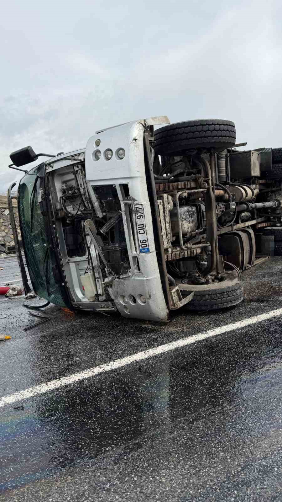 bitliste is makinesi ile tir carpisti 1i agir 3 yarali 1 kbhTiJjk