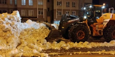 bitliste-kaldirimlardaki-karlar-kamyonlarla-tasiniyor-8IlUsyg2.jpg