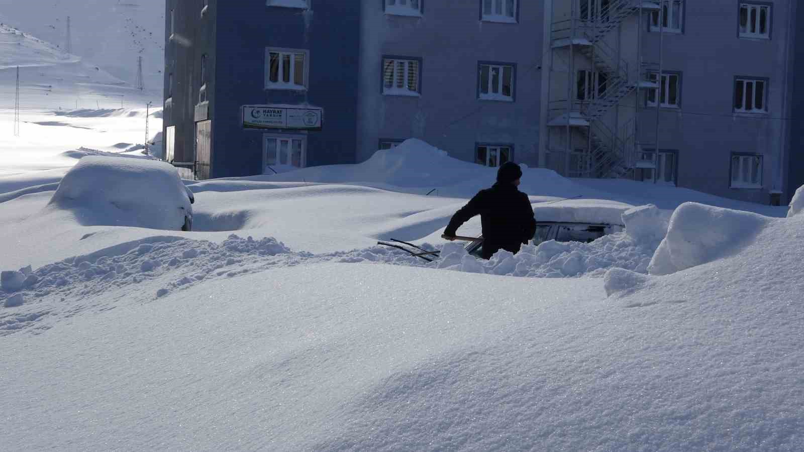 bitliste kar altinda kalan araclar guclukle bulundu 0 DSQ87OVV