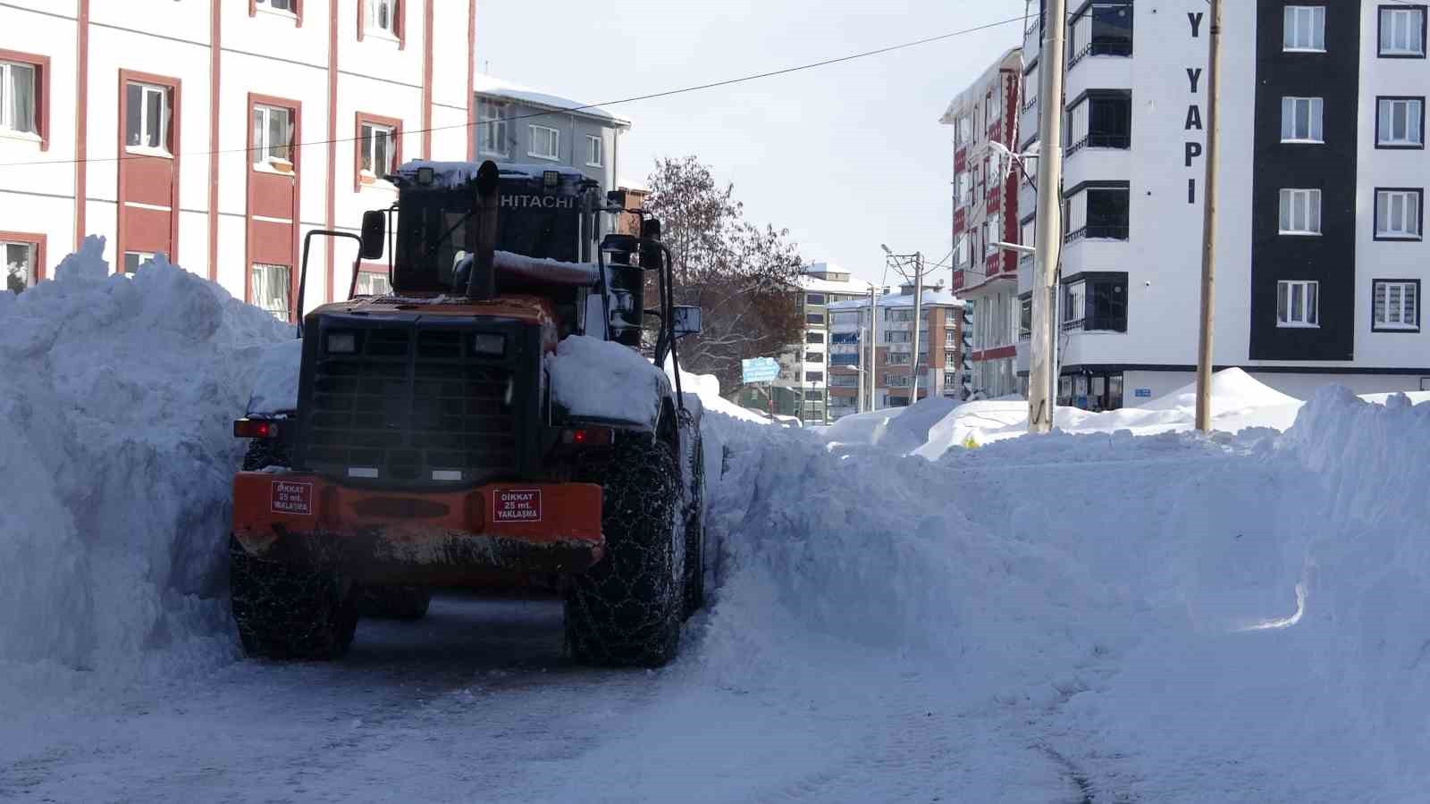 bitliste kar altinda kalan araclar guclukle bulundu 6 kj3IpLPe