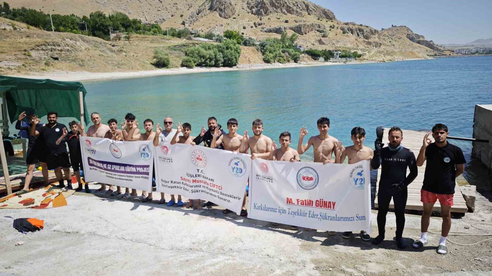 bitliste ogrenciler van golunun derinliklerini kesfediyor 7 WDYSWK79