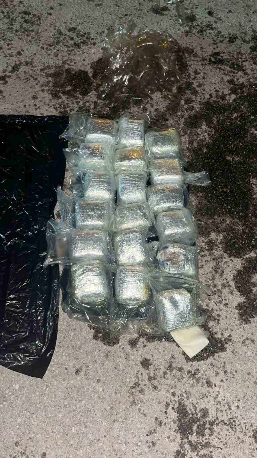 bitliste yakit deposuna gizlenen 15 kilo esrar ele gecirildi 1 GDUQQp8y