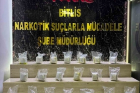 Alevlerin yükseldiği apartman dairesinde dumandan etkilenen 3 kişiyi itfaiye kurtardı 1 thumbnail