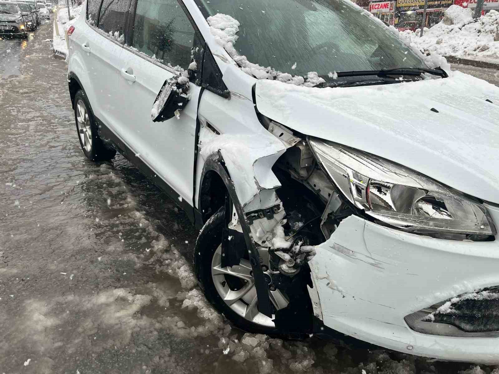 Bitlis’te zincirleme trafik kazası 4 bitliste zincirleme trafik kazasi 0 IE8NLaPE