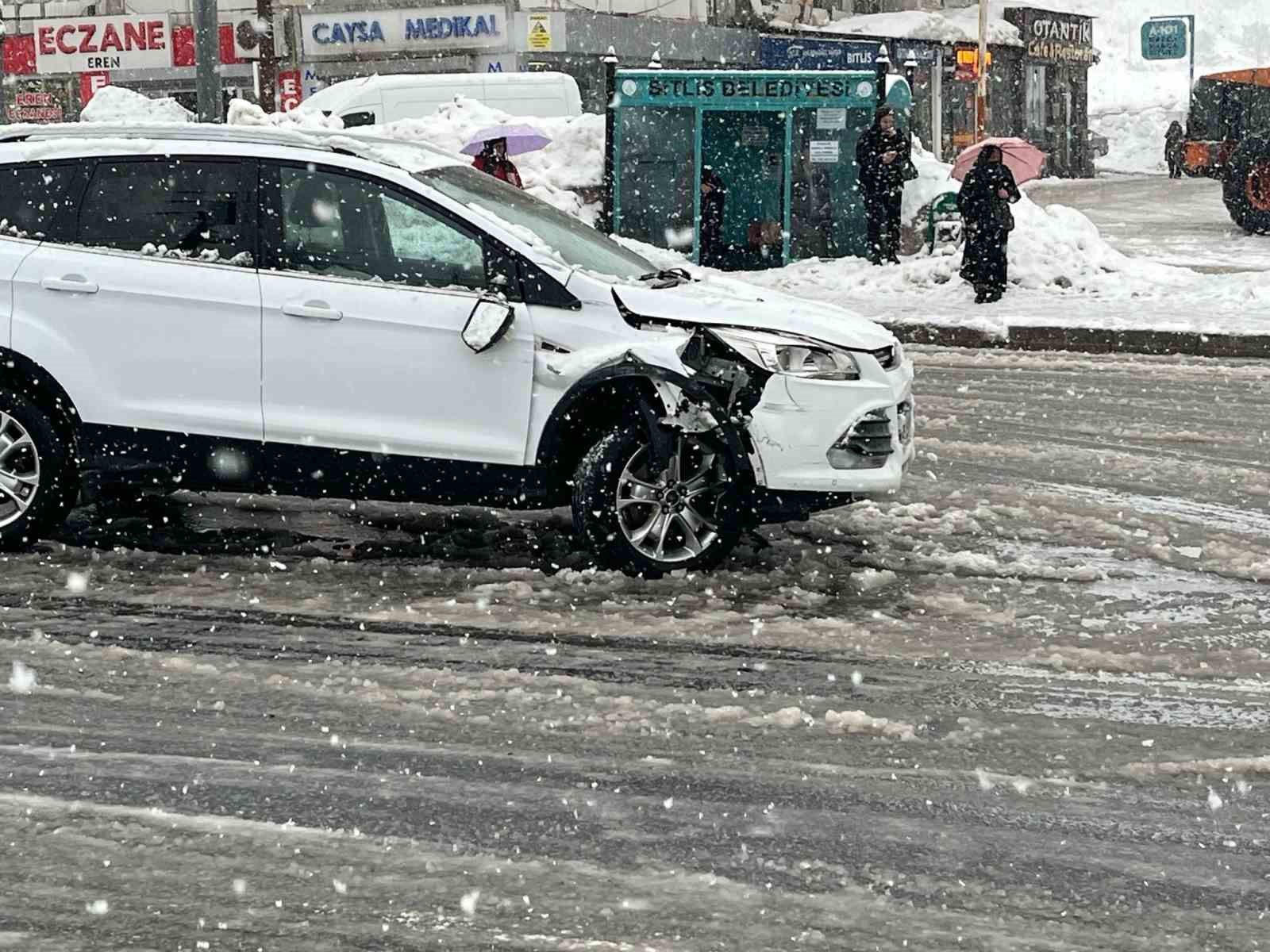 Bitlis’te zincirleme trafik kazası 5 bitliste zincirleme trafik kazasi 1 MdvAuQ2W