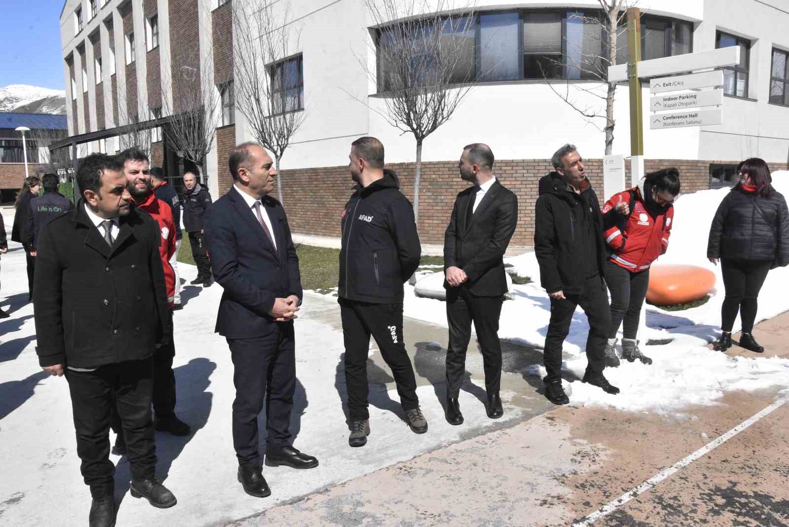 bitlisteki okullarda deprem tatbikati yapildi 2 IPqAKzA5