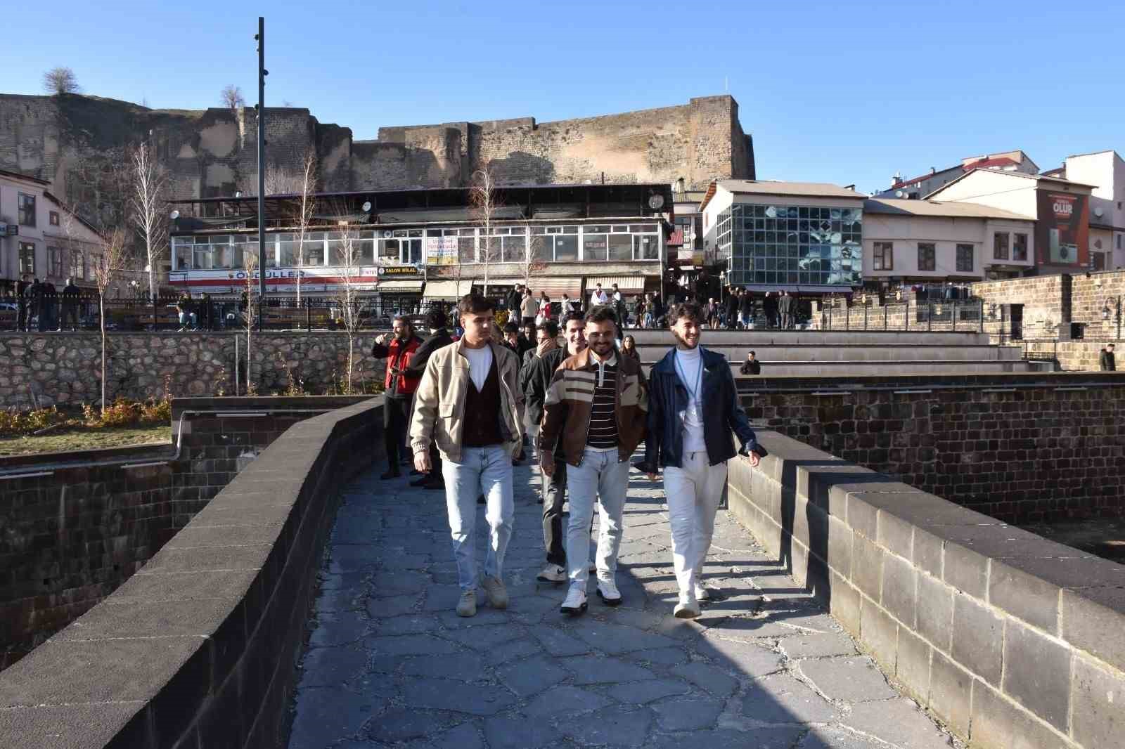 bitlisteki yabanci ogrenciler tarihi mekanlari gezdi 1 rV9CMsTt