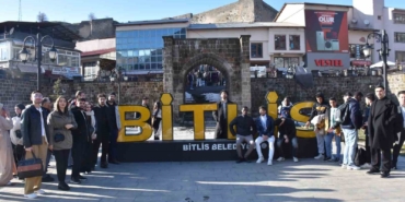 bitlisteki-yabanci-ogrenciler-tarihi-mekanlari-gezdi-yIT8raGy.jpg