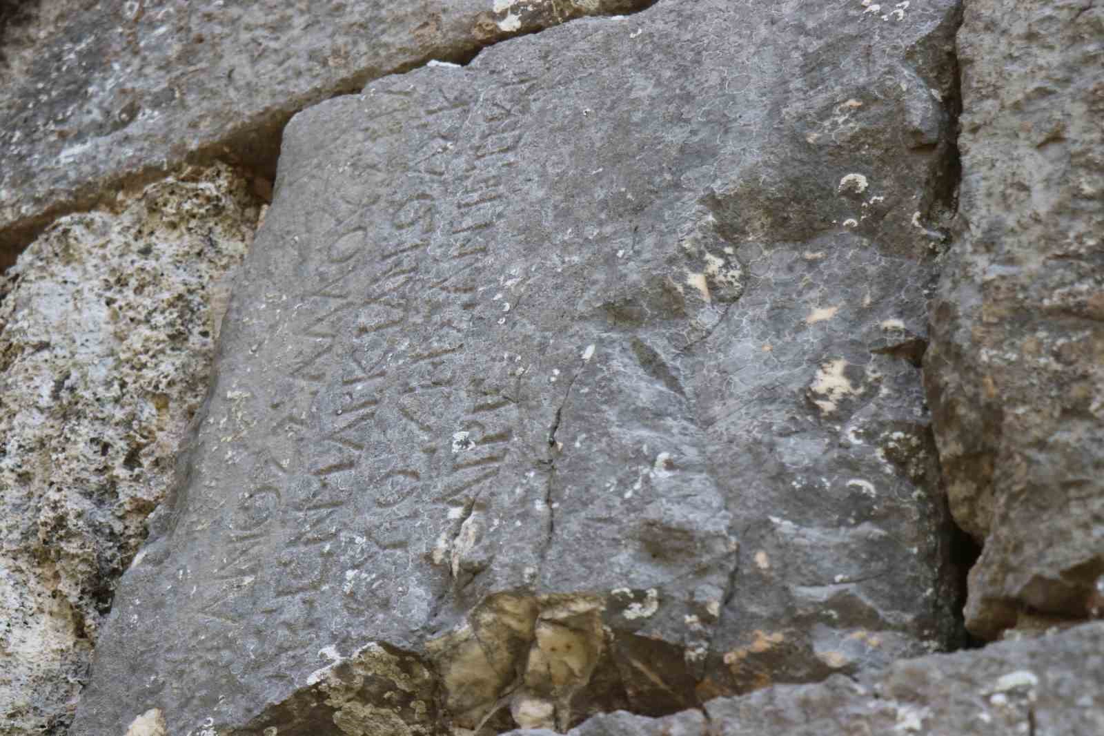 bizans doneminde savunma kalesiydi simdi definecilerin meskeni oldu 7