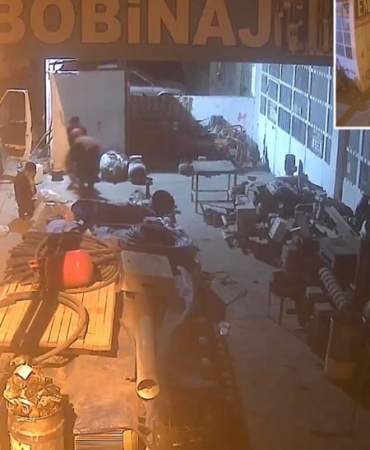 bobinaj-dukkanindan-350-bin-liralik-hirsizlik-R16EdrdV.jpg