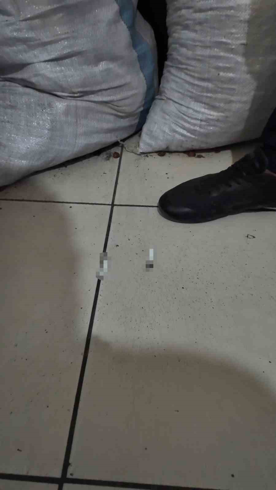 boceklerin ve sigara izmaritlerinin yerlerde gezdigi firinda mide bulandiran goruntuler ortaya cikti 4 j84NFLRX