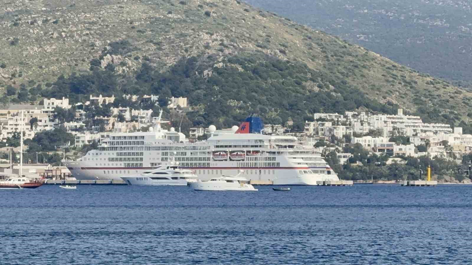 bodrum limaninda dev yolcu gemisi hareketliligi 357 turist ilceye ayak basti 1 6FPkHu8y