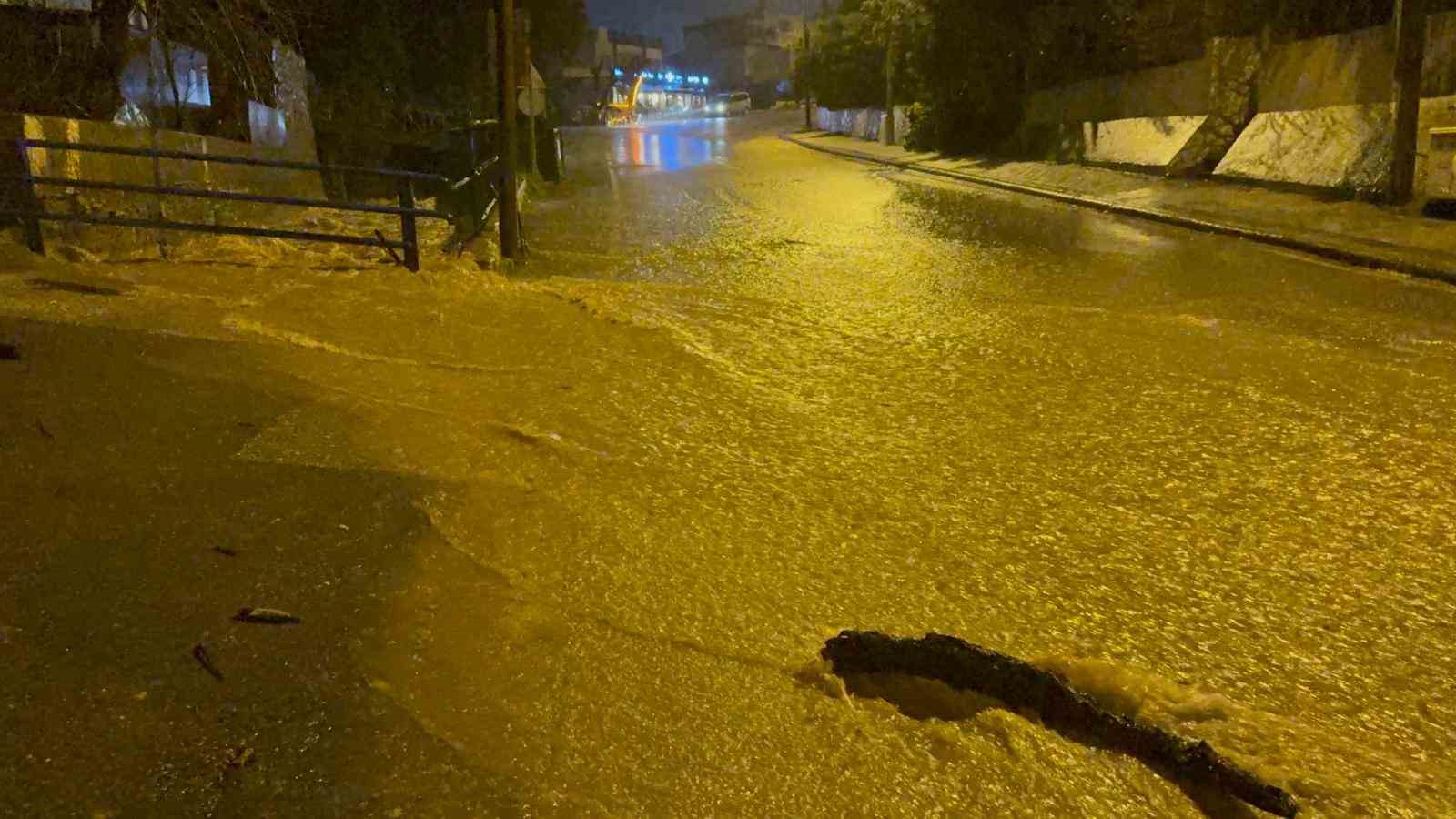 bodrum saganak yagisa teslim oldu yollar gole dondu evleri su basti 1 NcD4CLjv