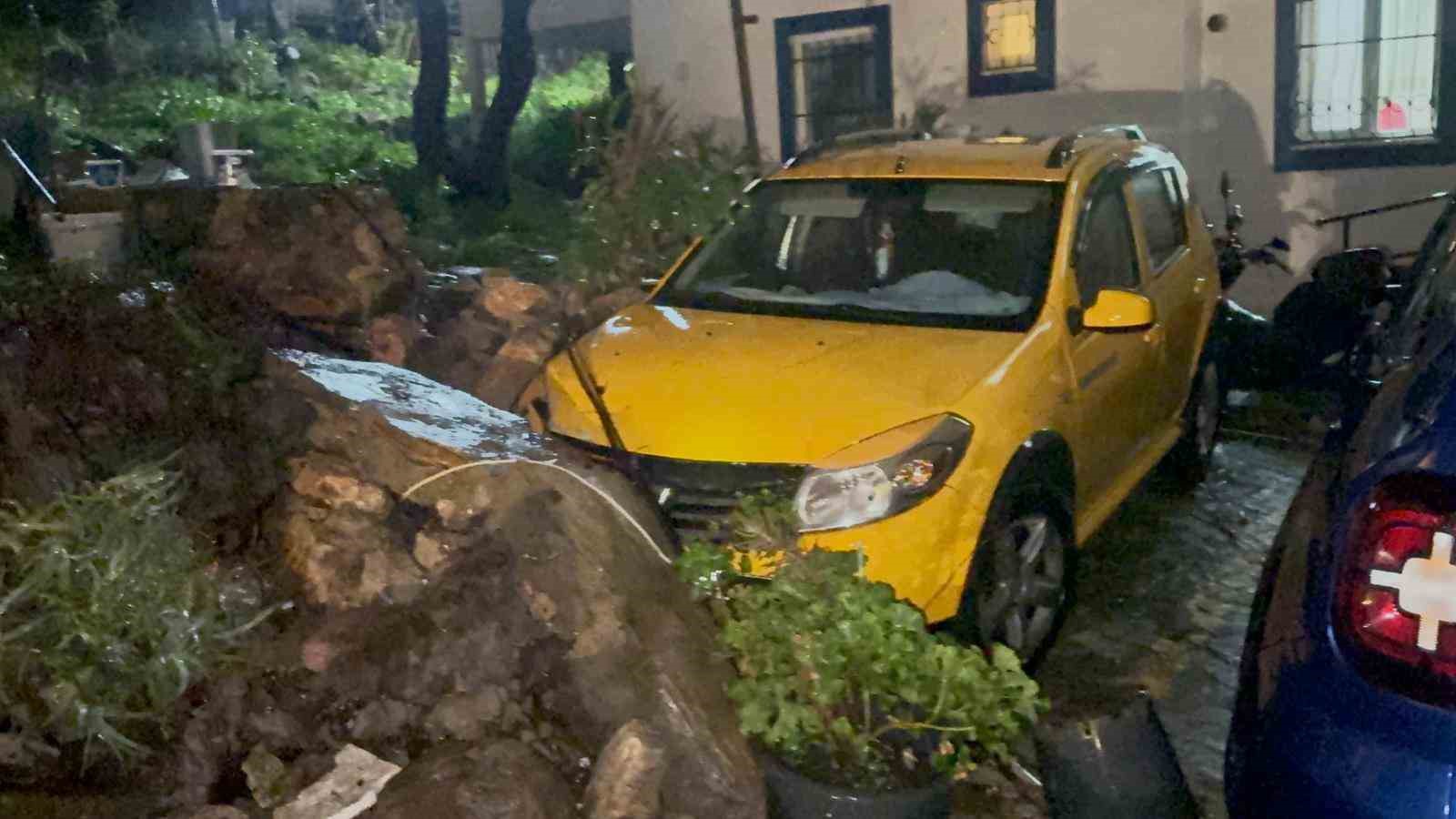 bodrum saganak yagisa teslim oldu yollar gole dondu evleri su basti 3