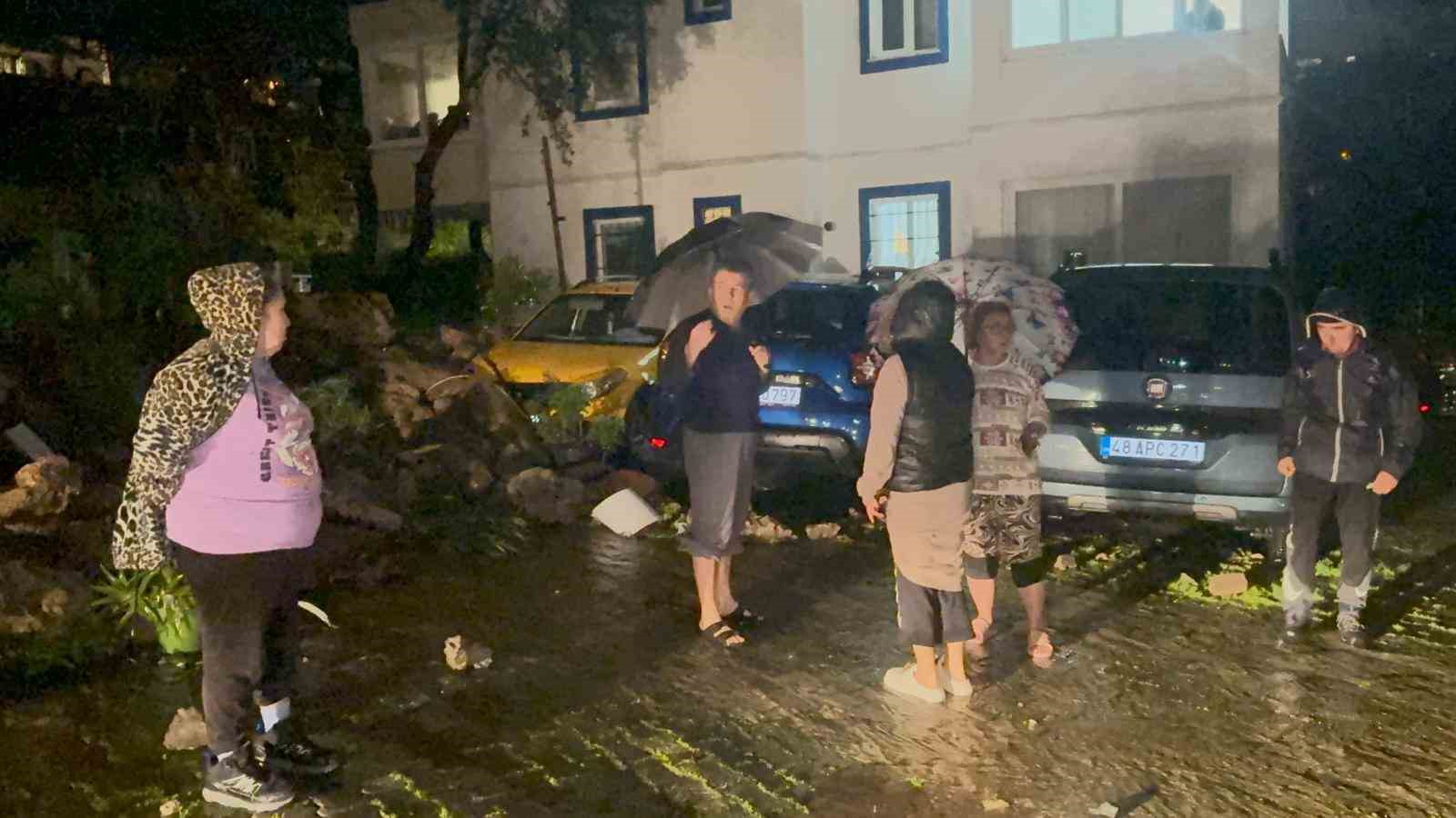 bodrum saganak yagisa teslim oldu yollar gole dondu evleri su basti 5 AaN4hQkp
