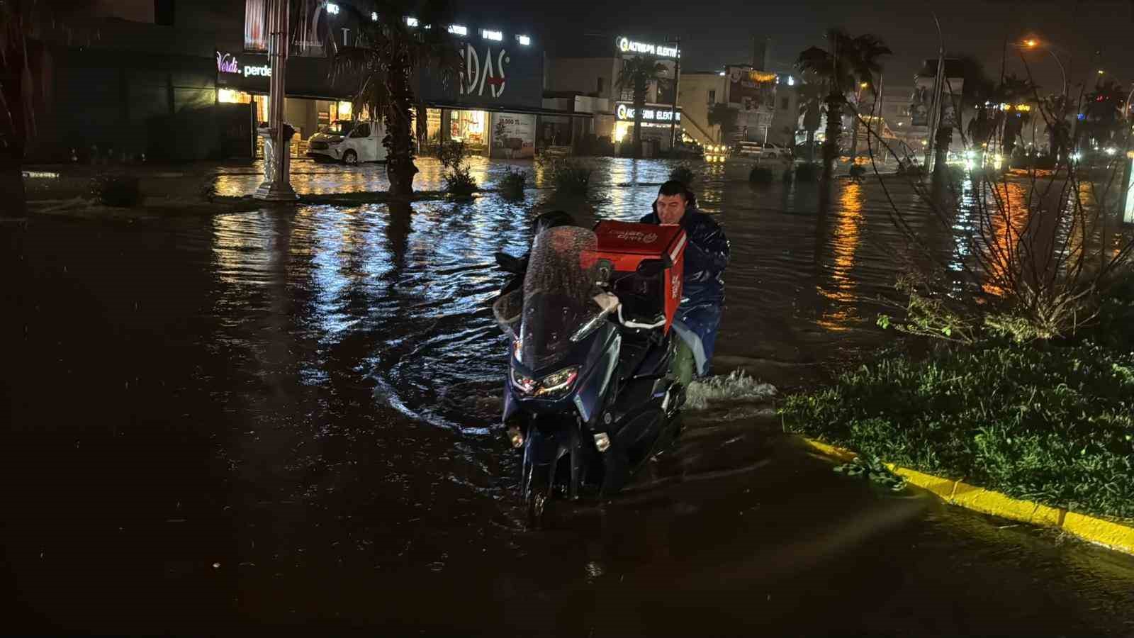 bodrum saganak yagisa teslim oldu yollar gole dondu evleri su basti 6 3YR698nA
