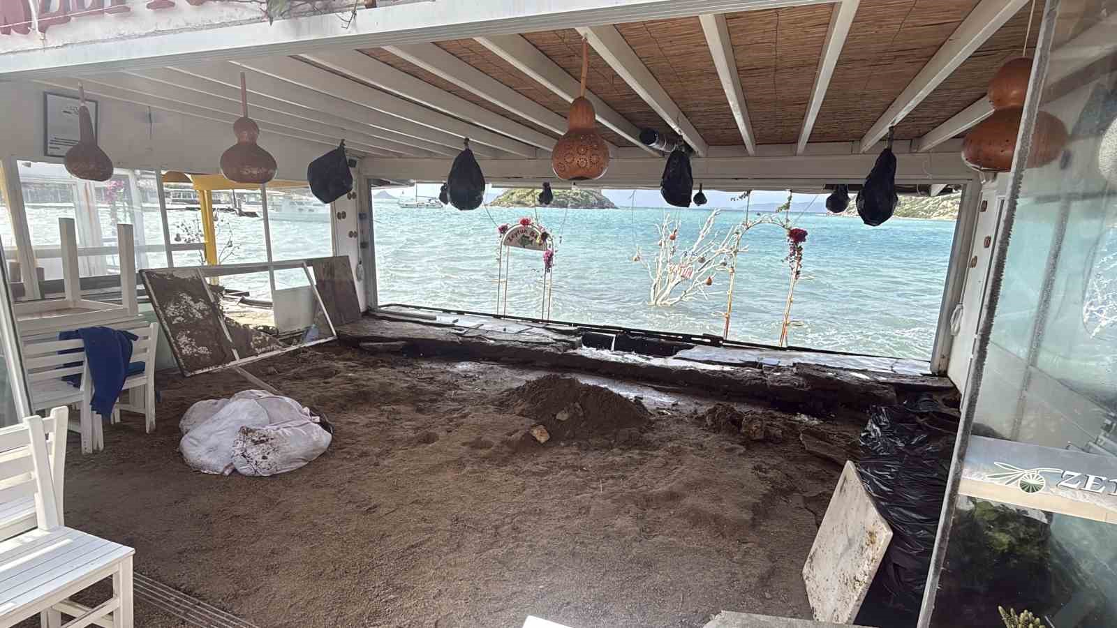 bodrum sahili savas alanina dondu firtina isletmeleri yerle bir etti 3 MUPEWwHd