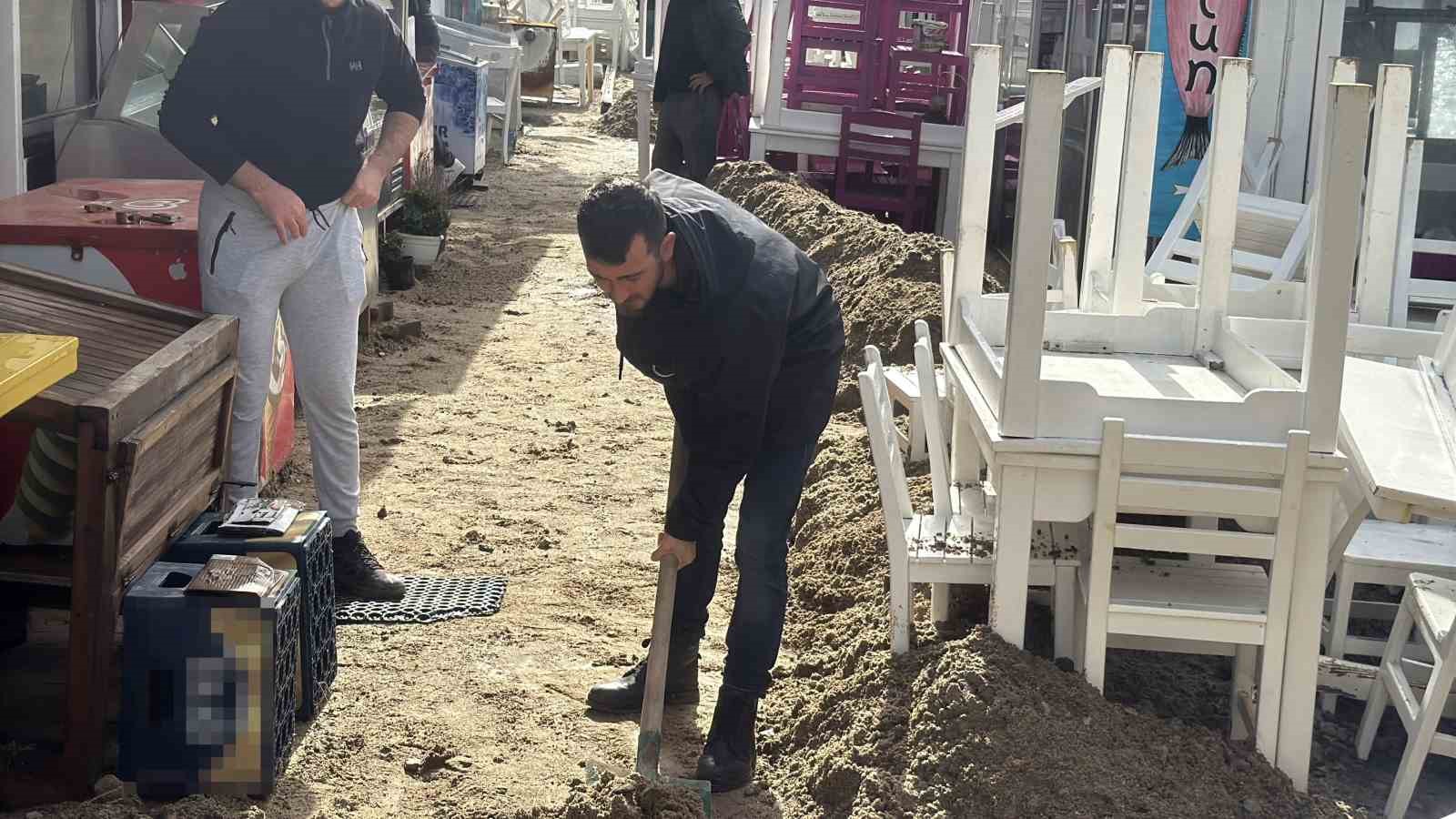 bodrum sahili savas alanina dondu firtina isletmeleri yerle bir etti 5 7MbesPUy