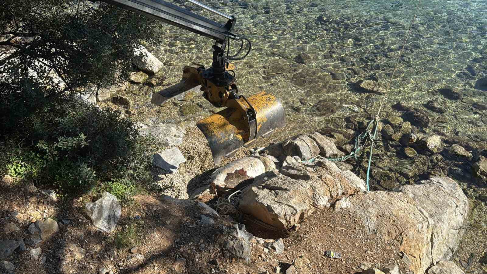 Bodrum sahiline vuran caretta caretta vinçle kaldırıldı 8 bodrum sahiline vuran caretta caretta vincle kaldirildi 4 bSJFq7rh