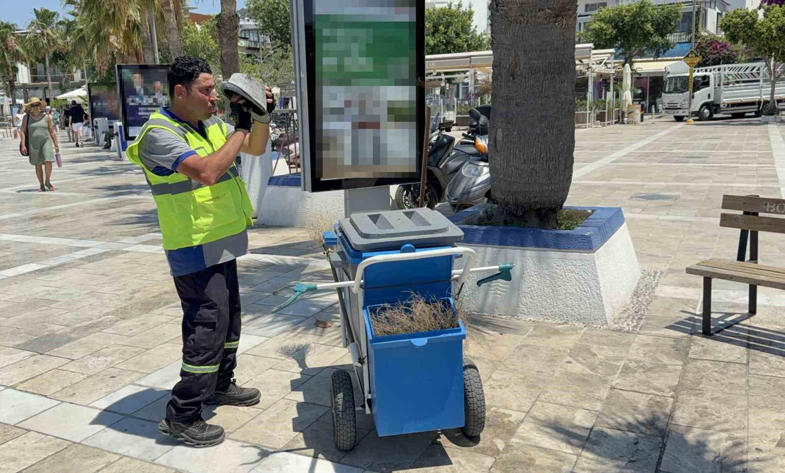 bodrum sokaklarini muzikle temizliyor 3 KOkUDR3V