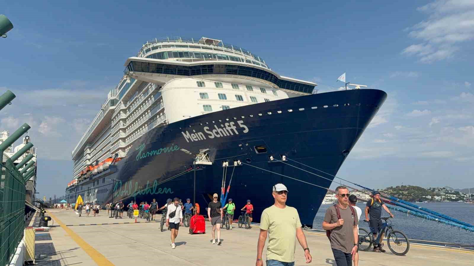 bodrum turizmde gucunu korudu ilk 6 ayda 416 bin yabanci turist temmuzda nufus 800 AhNeW6Wi