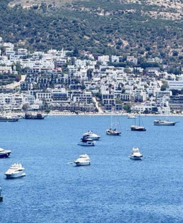 bodrum-turizmde-gucunu-korudu-ilk-6-ayda-416-bin-yabanci-turist-temmuzda-nufus-800-cqrnHu23.jpg