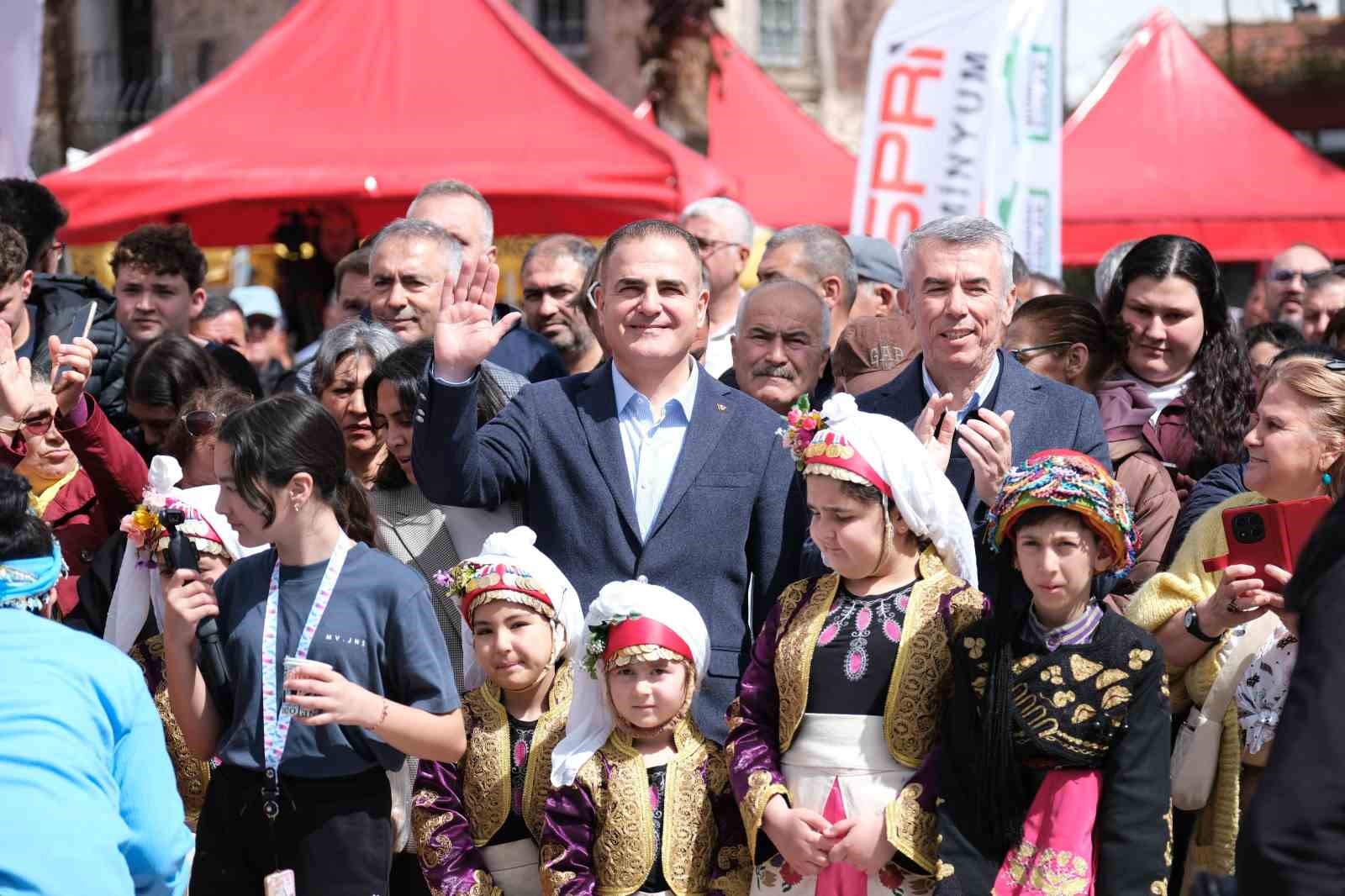 bodrumda aci ot festivaline insan seli 3 crpJX2vG
