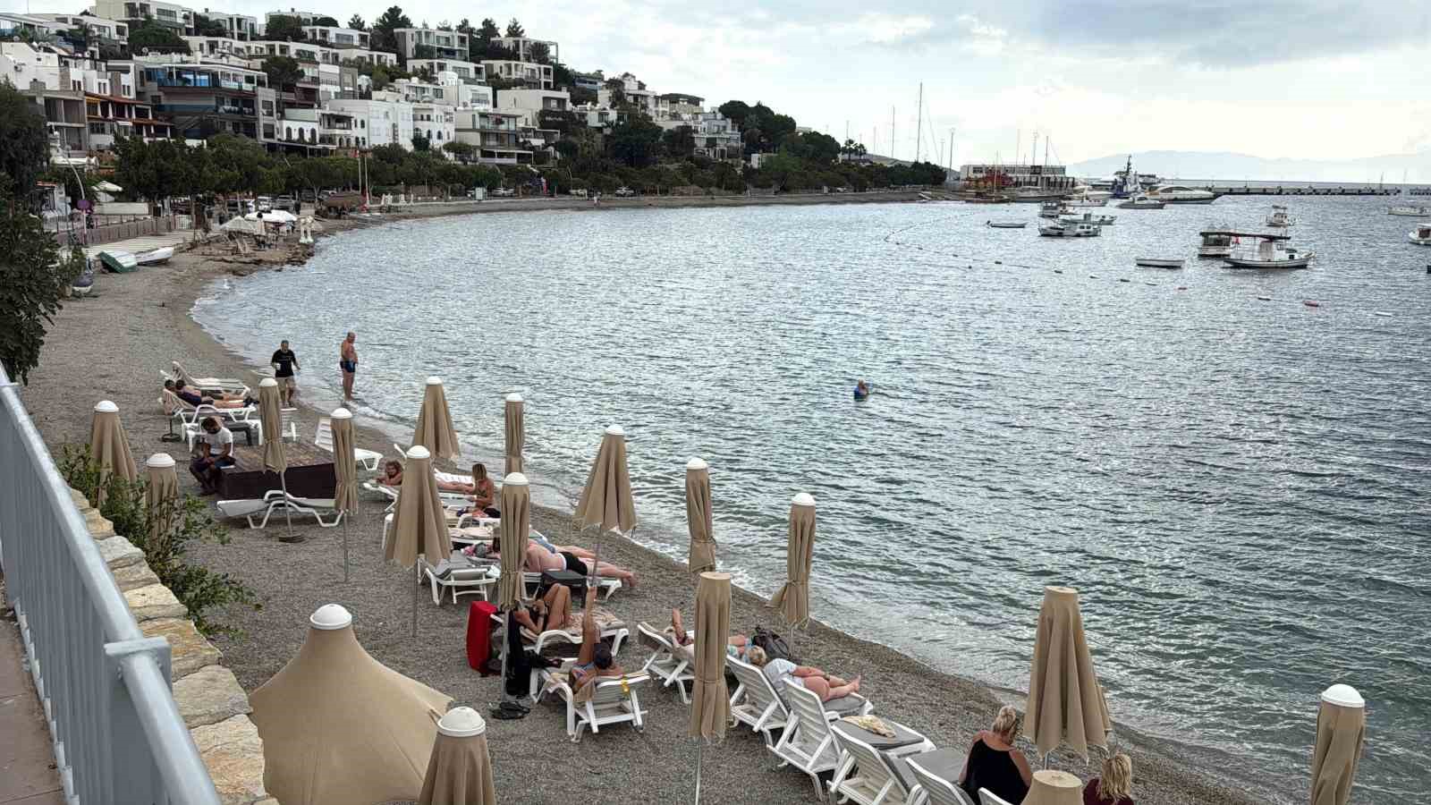 Bodrum’da aynı gün iki manzara: Bir yanda taşkın, diğer yanda deniz keyfi 11 bodrumda ayni gun iki manzara bir yanda taskin diger yanda deniz keyfi 7