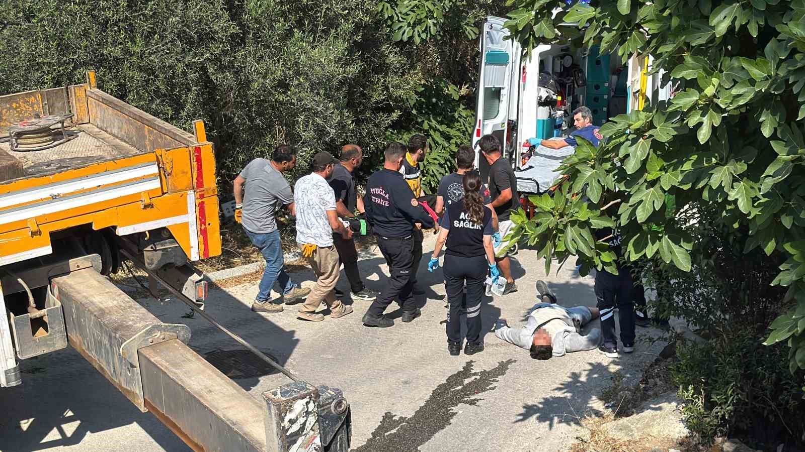 bodrumda devrilen kamyonda sikisan 3 kisi kurtarildi 3 dn484BOC