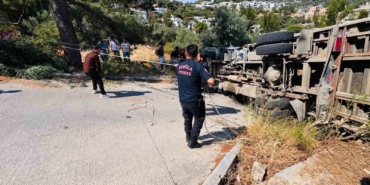 bodrumda-devrilen-kamyonda-sikisan-3-kisi-kurtarildi-VUEP9LFW.jpg