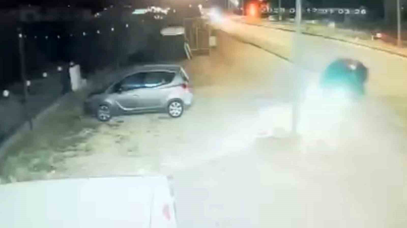 Bodrum’da düğün salonuna dalan otomobilin kaza anı güvenlik kamerasına yansıdı 5 bodrumda dugun salonuna dalan otomobilin kaza ani guvenlik kamerasina yansidi 1