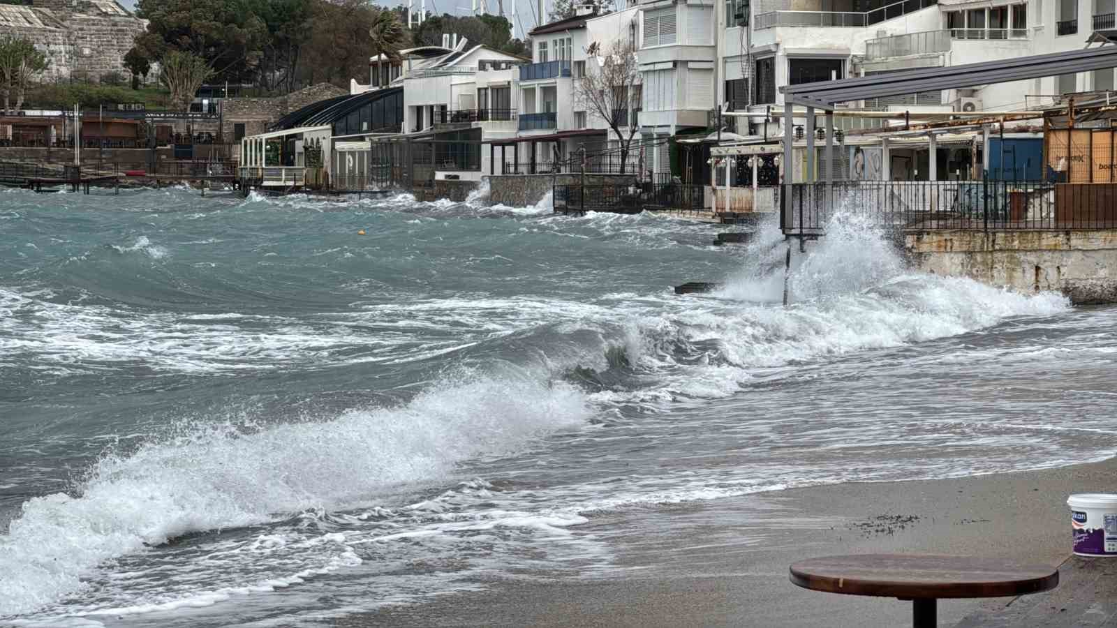 bodrumda firtina 80 kilometre hiza ulasti 0 evzNj5bp