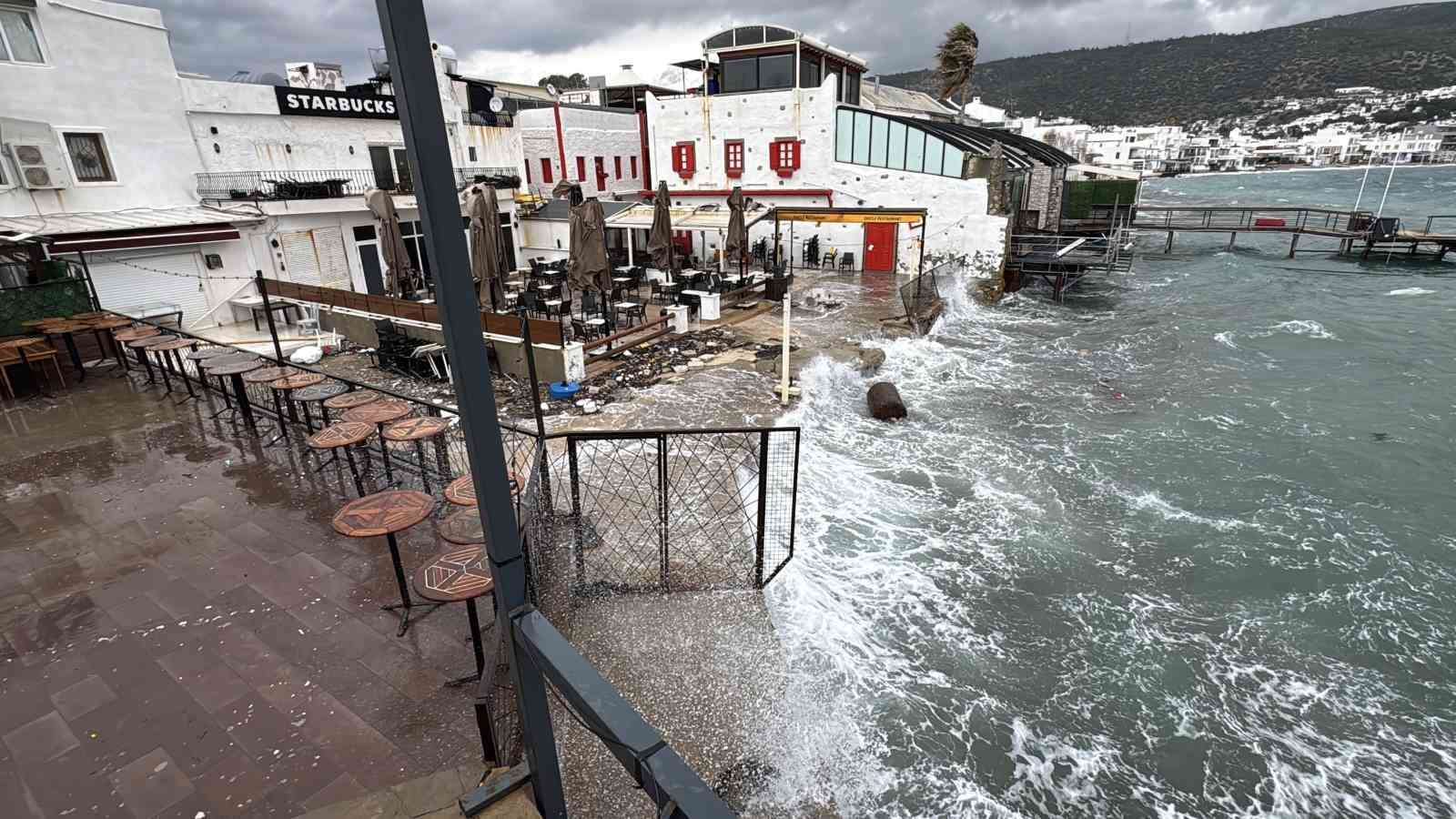 bodrumda firtina 80 kilometre hiza ulasti 3 Lip4RKQD