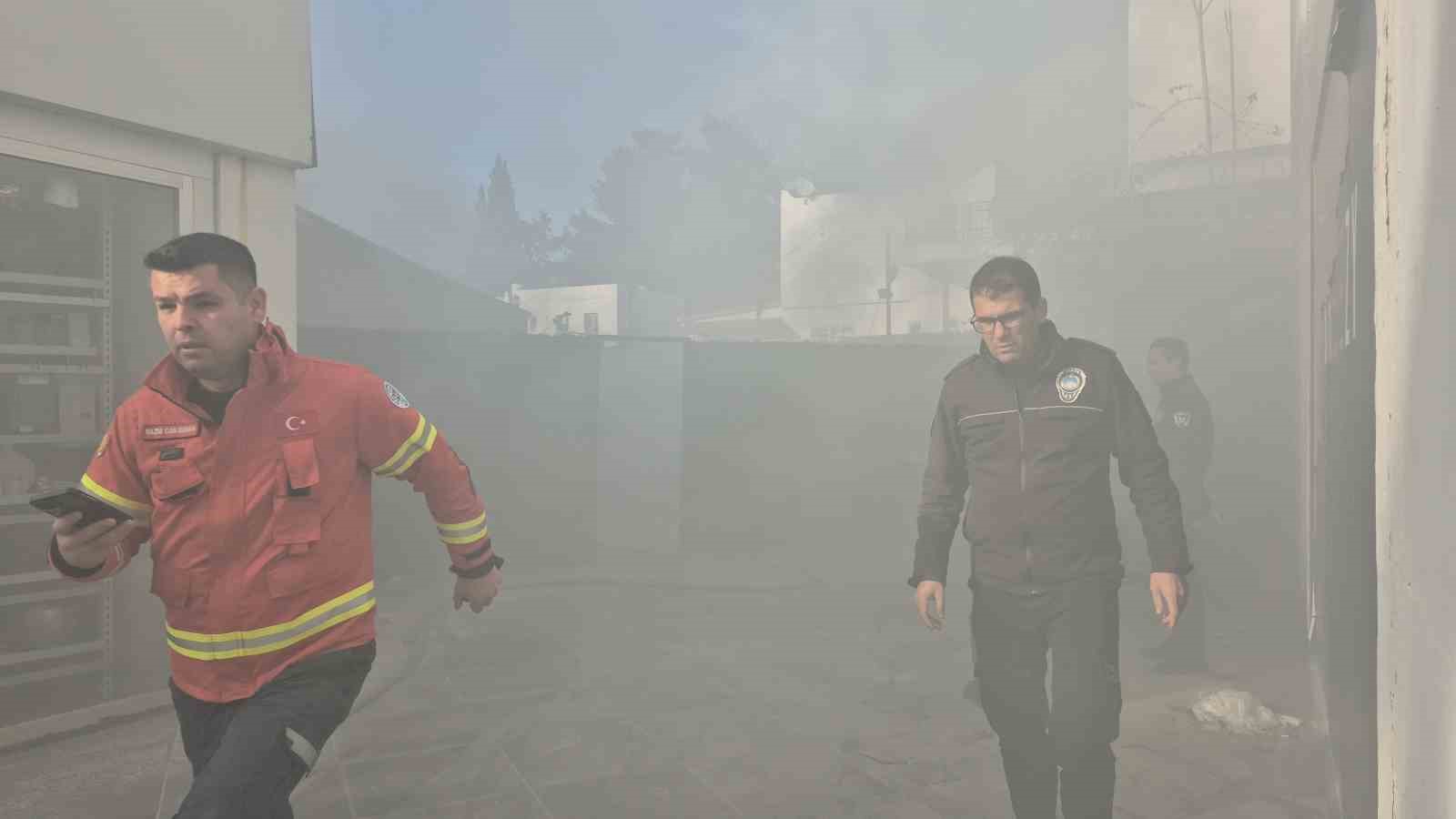 bodrumda giyim magazasinin deposunda yangin panigi 4 8rPywmH6