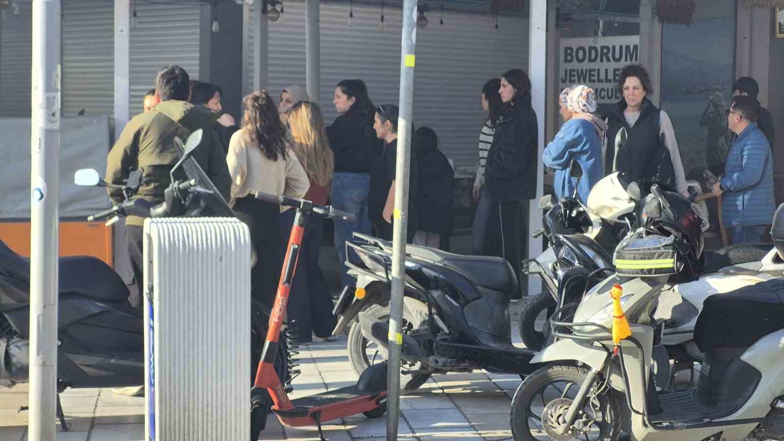 bodrumda giyim magazasinin deposunda yangin panigi 5 IEZjLvW8