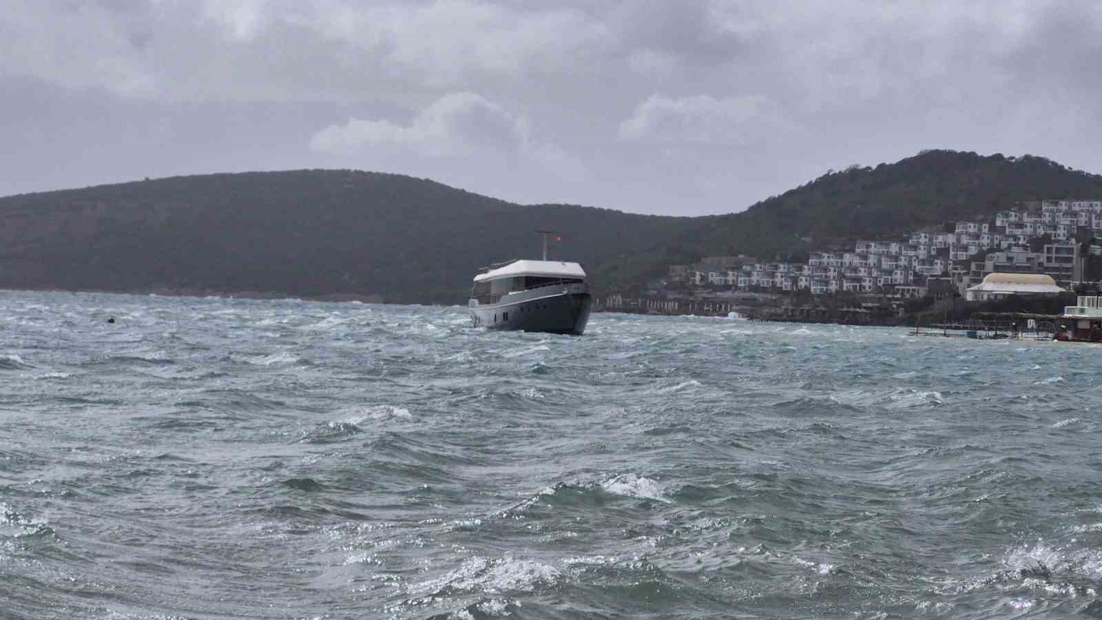 bodrumda korku dolu anlar 8 tekne kiyiya suruklendi 6 NY9ngq35
