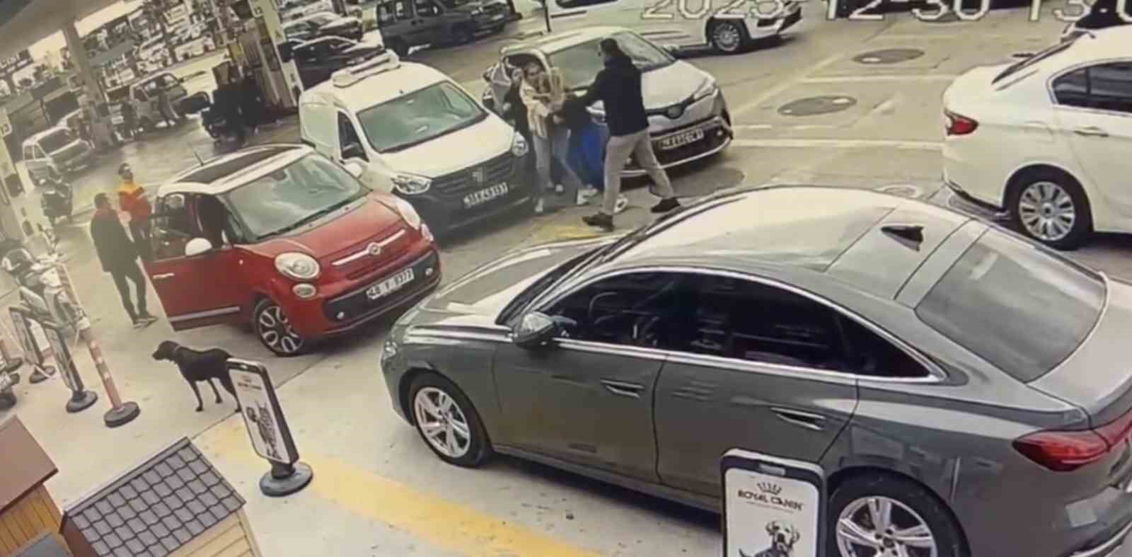 Bodrum’da maddi hasarlı kazanın kavgası büyük oldu 4 bodrumda maddi hasarli kazanin kavgasi buyuk oldu 0 uvyZhcQM
