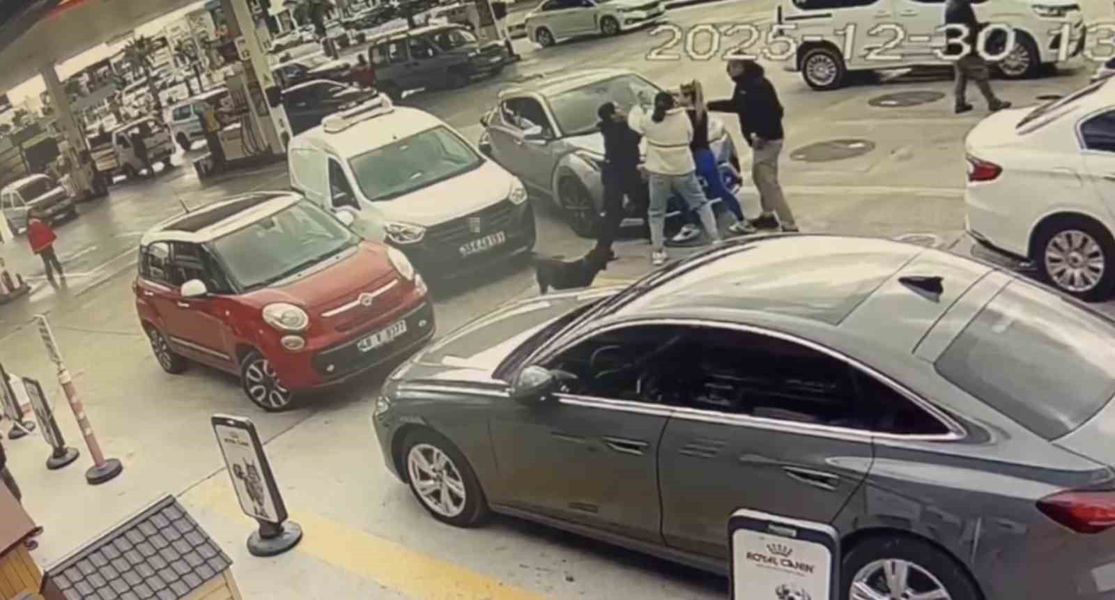 Bodrum’da maddi hasarlı kazanın kavgası büyük oldu 6 bodrumda maddi hasarli kazanin kavgasi buyuk oldu 2 sjeFMBEg