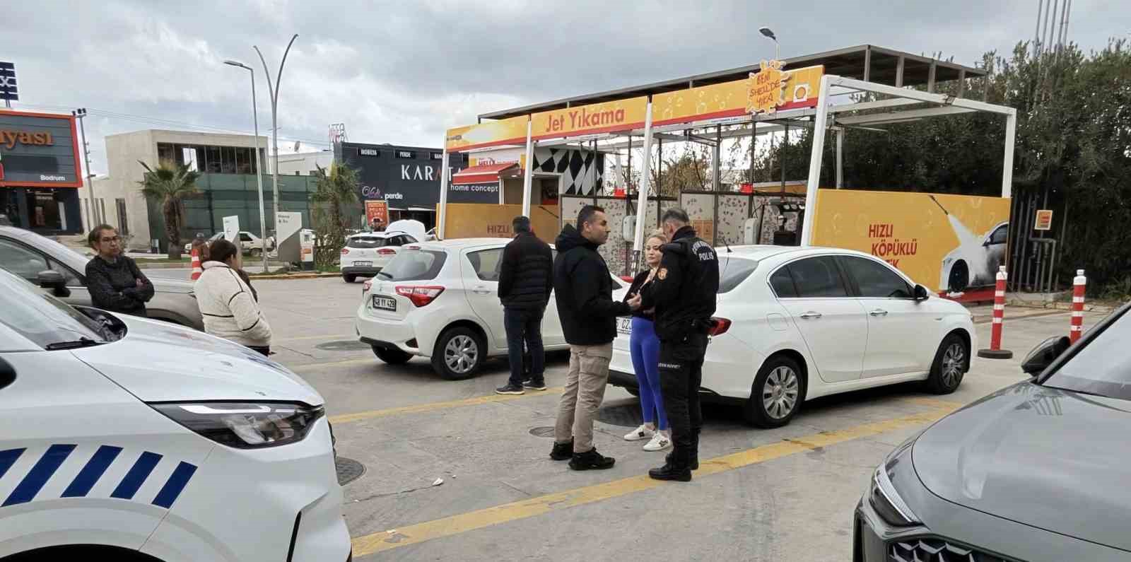 Bodrum’da maddi hasarlı kazanın kavgası büyük oldu 7 bodrumda maddi hasarli kazanin kavgasi buyuk oldu 3 RbOvDYCP
