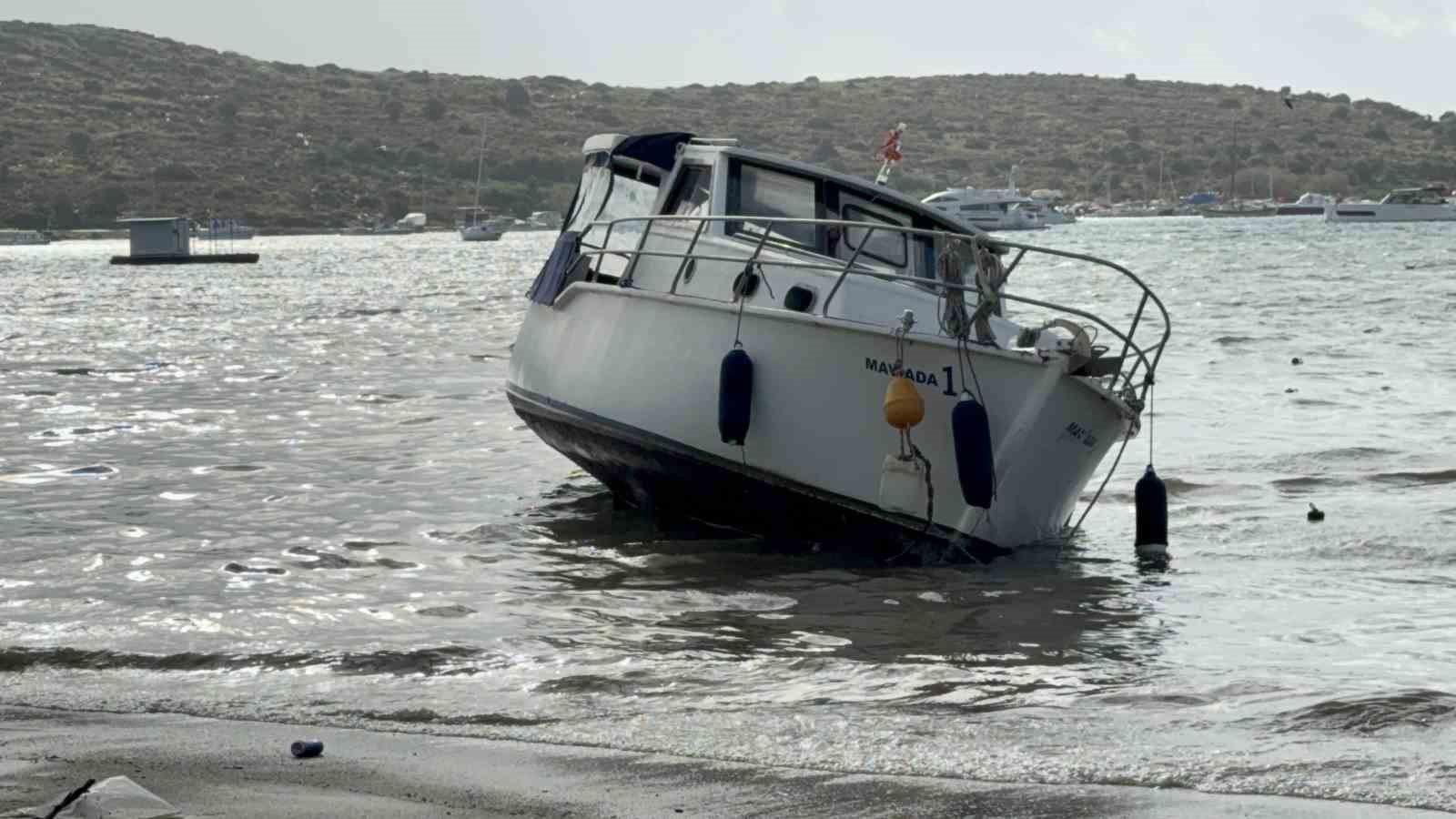 bodrumda selin ardindan firtina tekneler karaya oturdu denizin rengi degisti 1 GrD4qhvJ