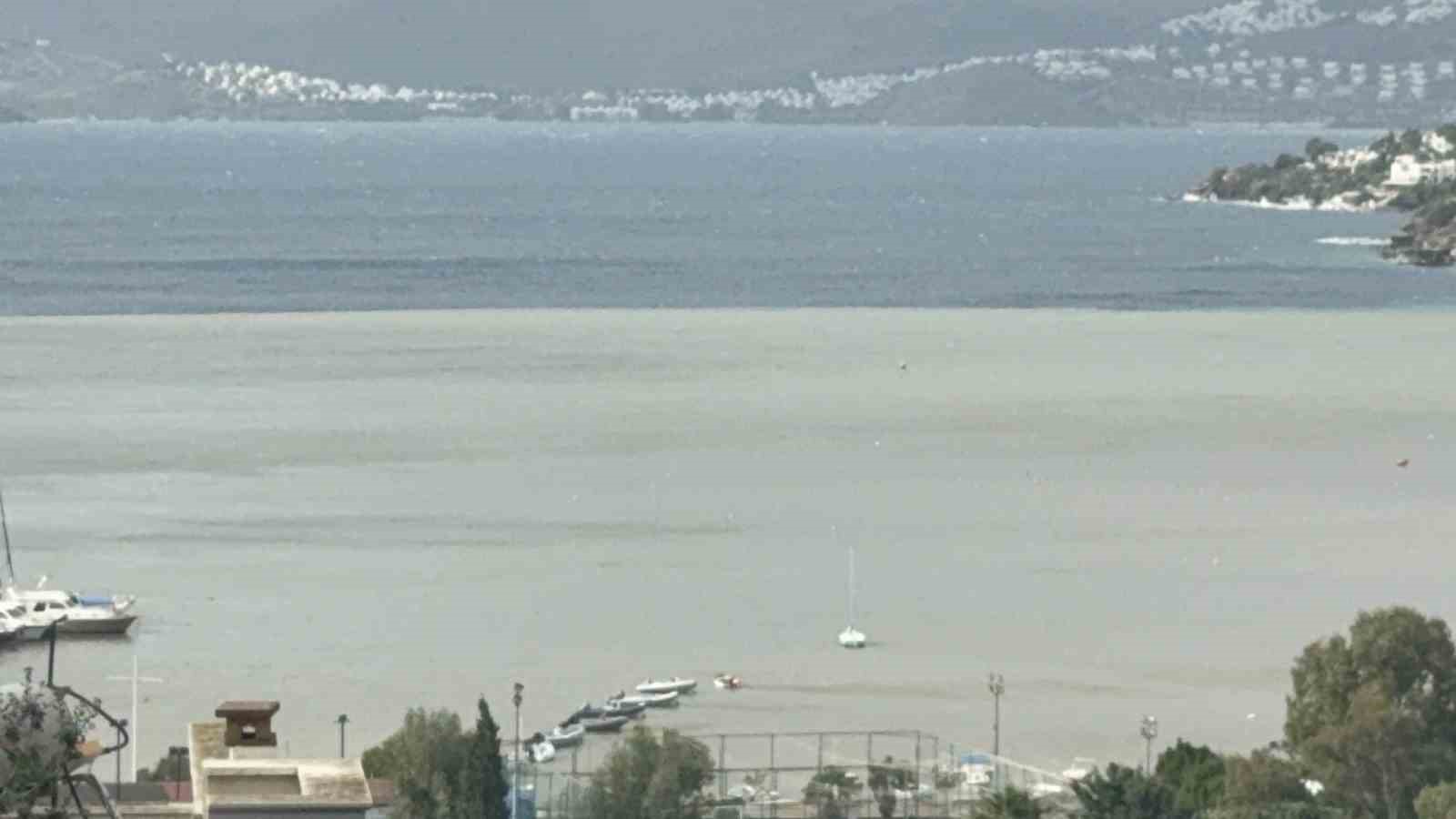 bodrumda selin ardindan firtina tekneler karaya oturdu denizin rengi degisti 10 mvX9qShi