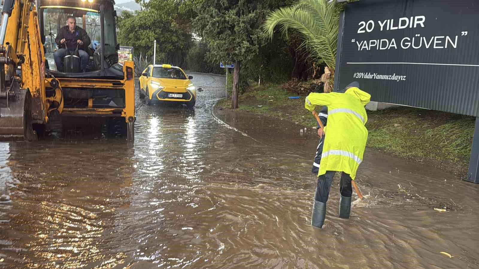 Bodrumda sokaklar göle döndü araçlar sular altında kaldı 5 bodrumda sokaklar gole dondu araclar sular altinda kaldi 1 XHRrHcIr