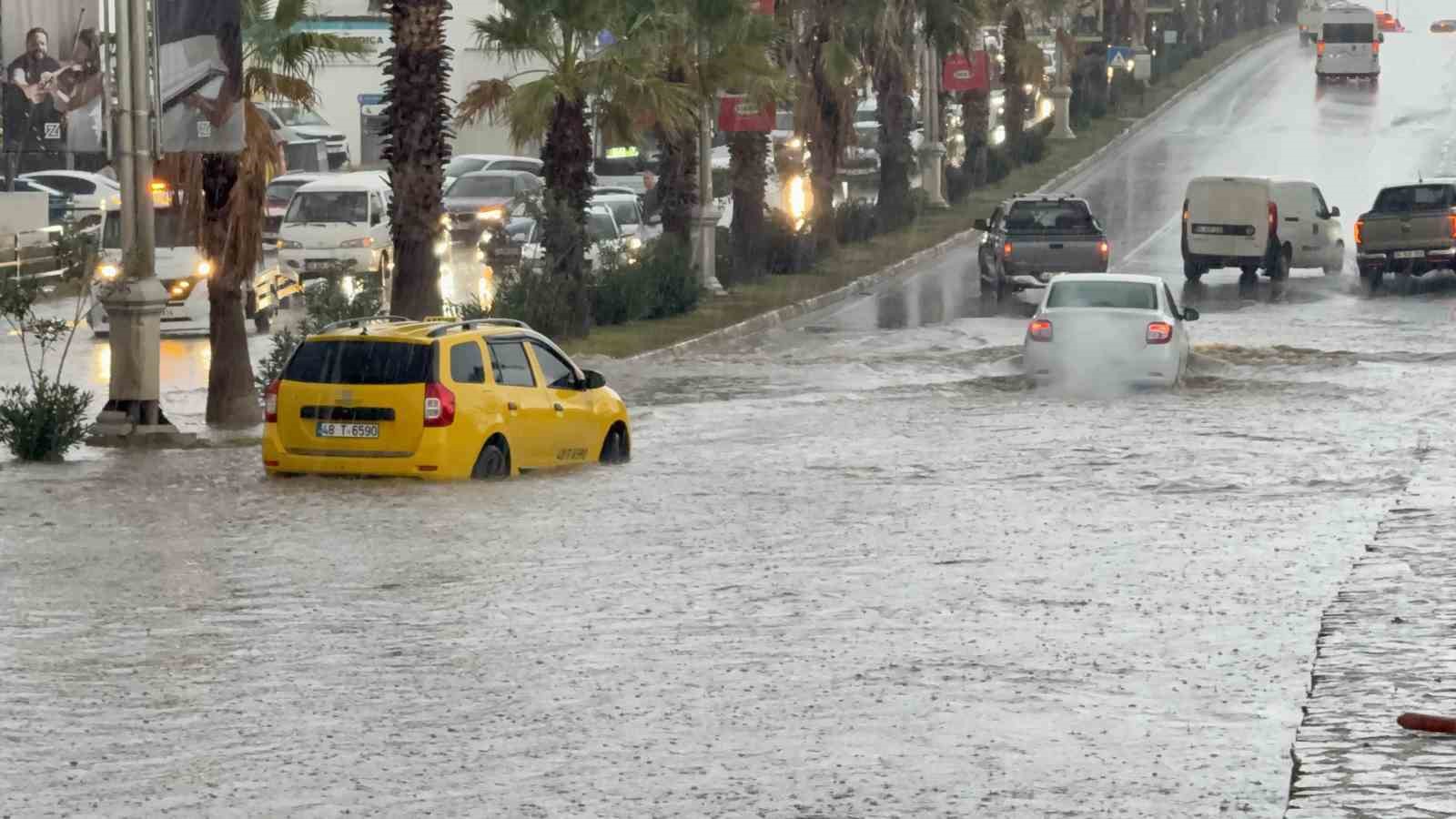 Bodrumda sokaklar göle döndü araçlar sular altında kaldı 13 bodrumda sokaklar gole dondu araclar sular altinda kaldi 9 c5BSXMQA