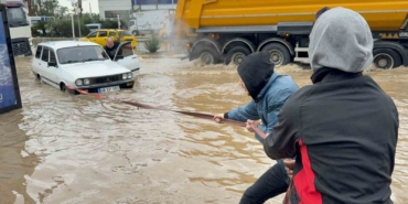 bodrumda-sokaklar-gole-dondu-araclar-sular-altinda-kaldi-n66bsPQ4.jpg