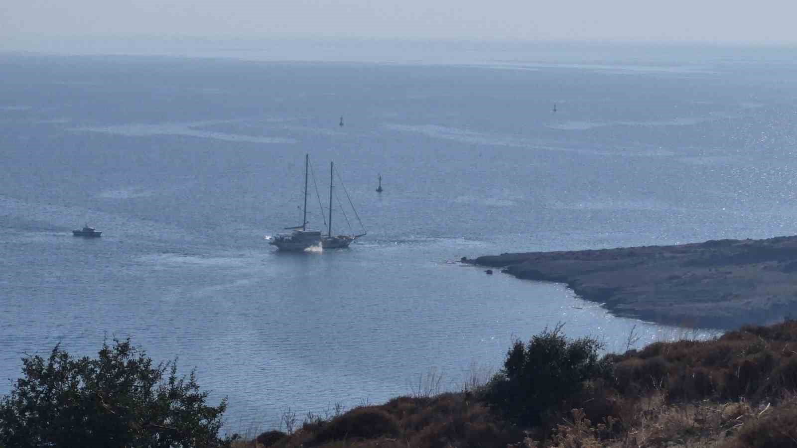 bodrumda yelkenli tekne karaya oturdu 1 HQGviC3z