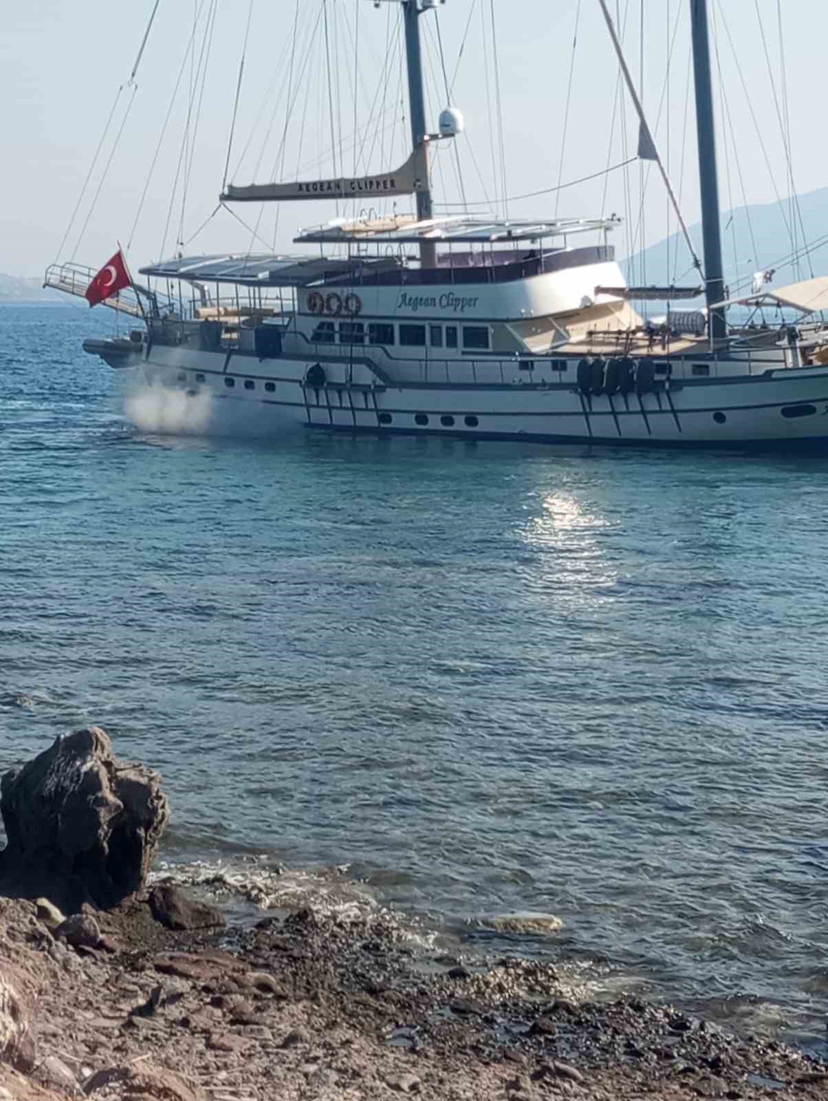 bodrumda yelkenli tekne karaya oturdu 4 AY2FuFlh