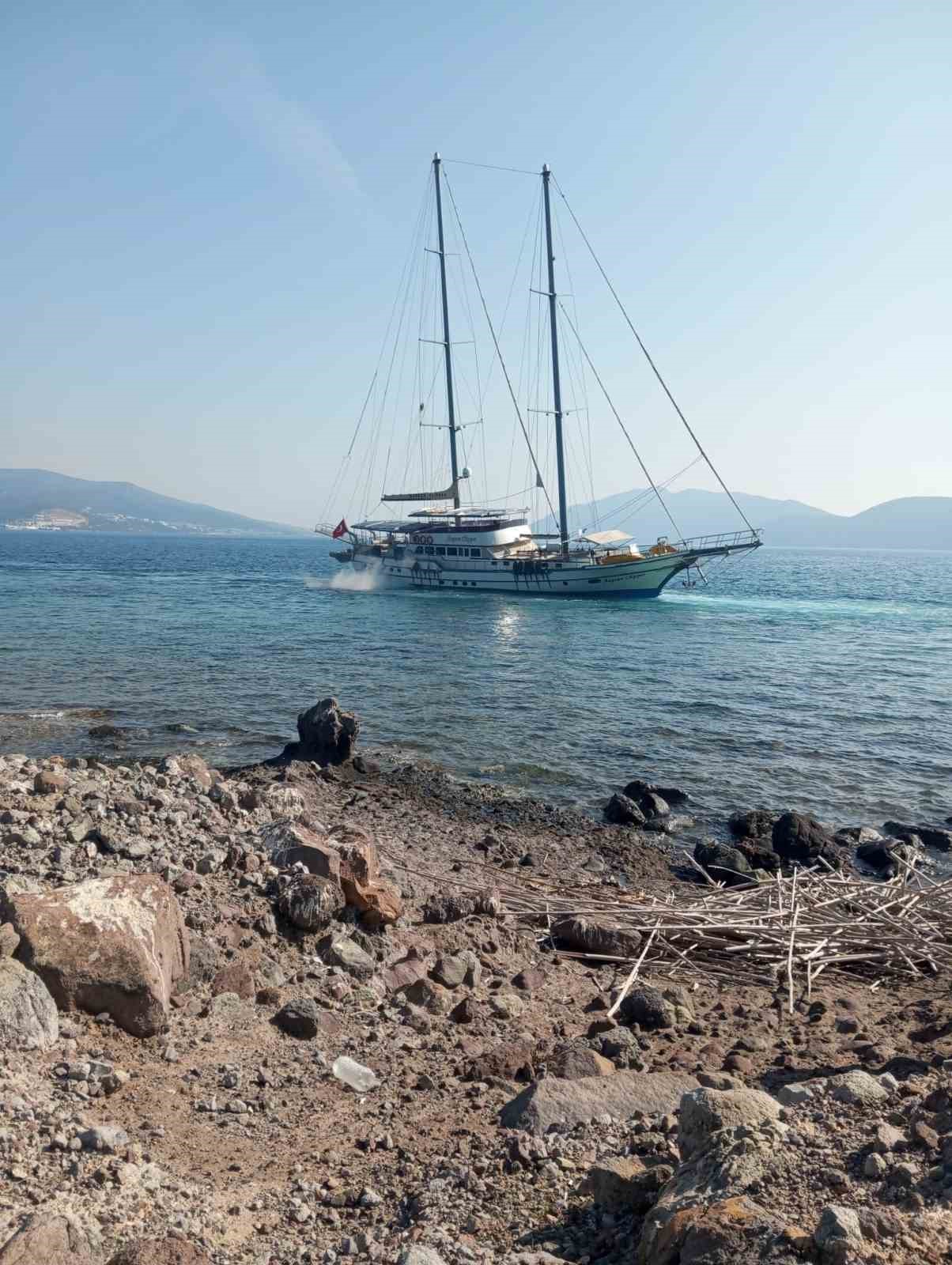 bodrumda yelkenli tekne karaya oturdu 5 OjqhWqCP