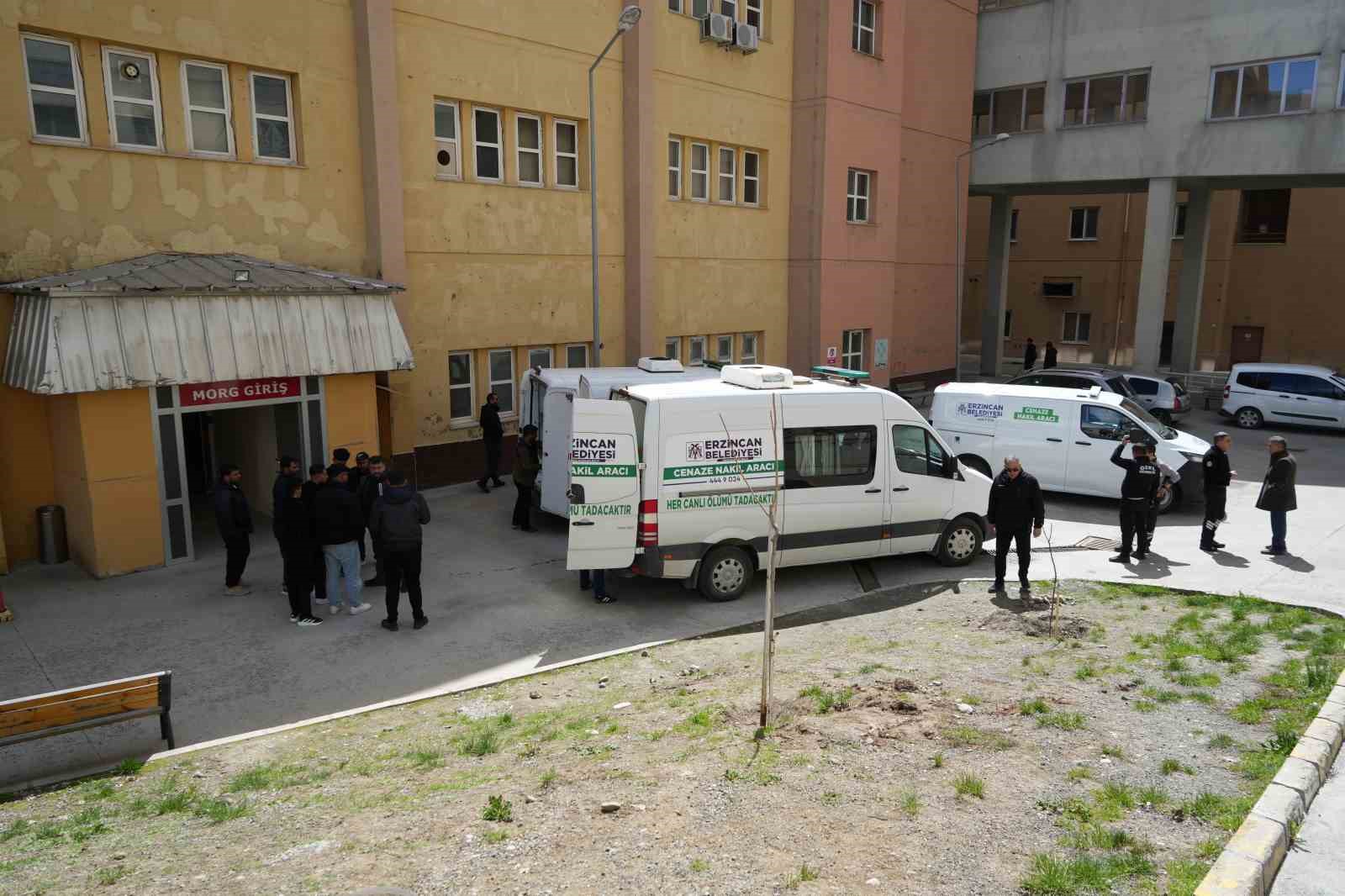 bodrumdaki gocmen faciasinda hayatini kaybeden 9 kisi erzincanda defnedildi 1