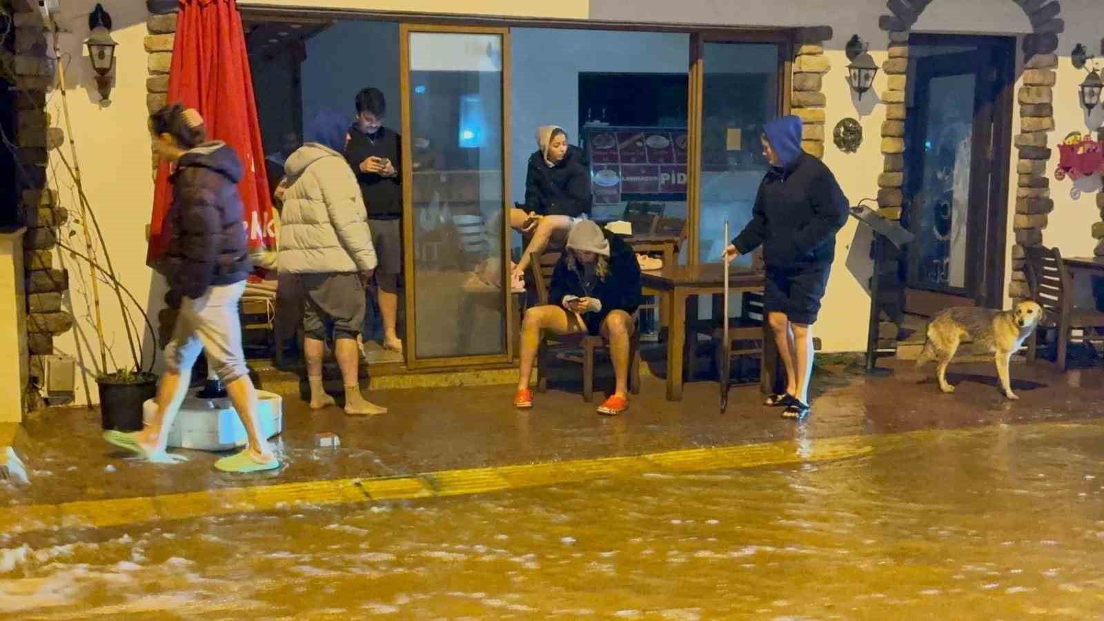 bodrumu sel vurdu evler ve is yerlerini su basti 4 VXlYZfKO