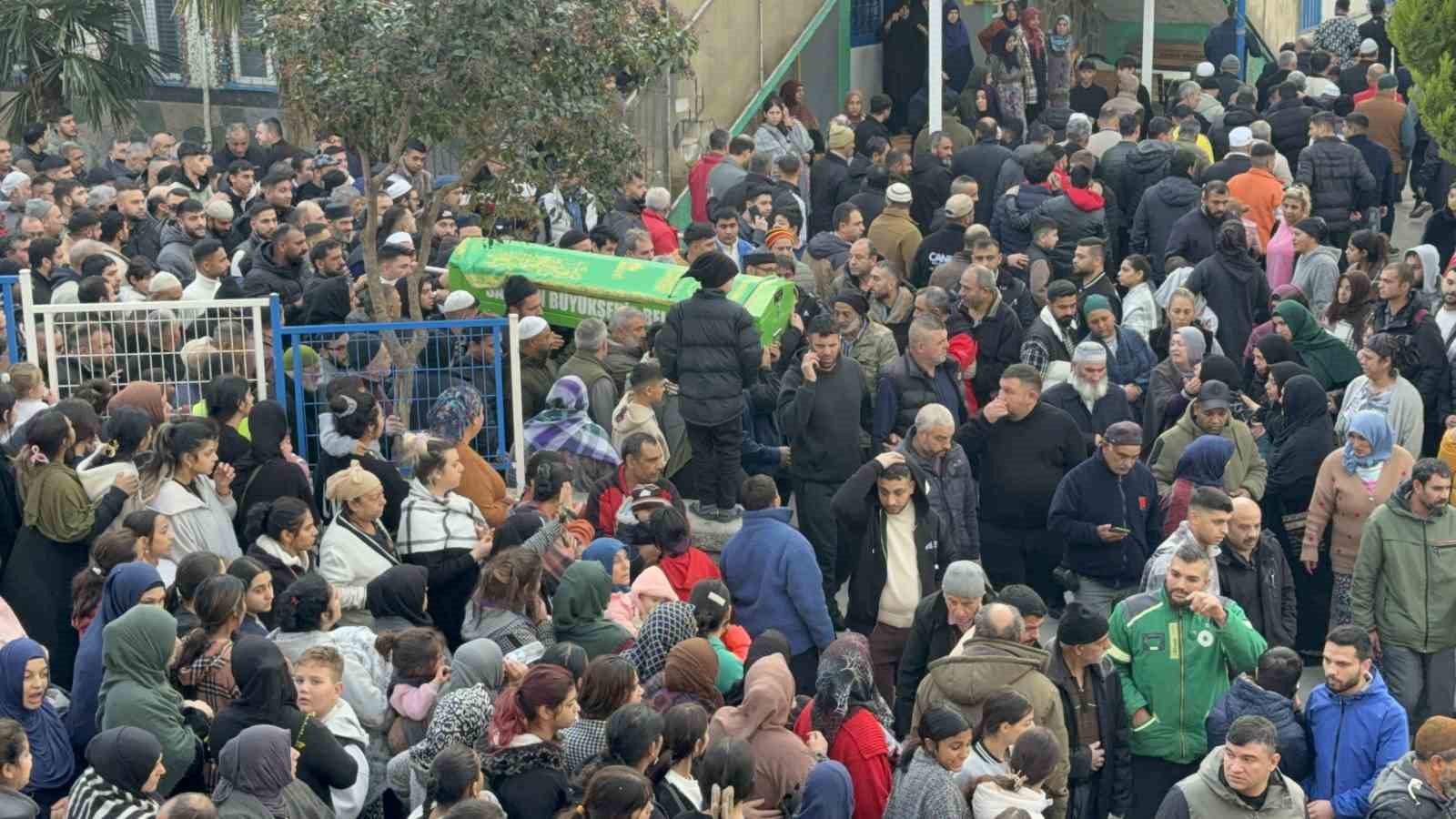 bogazi kesilerek oldurulen pazarci topraga verildi 1 LZtknOfy